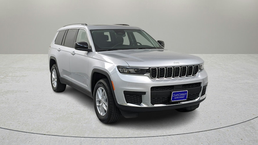 2025 Jeep Grand Cherokee Overland photo 3