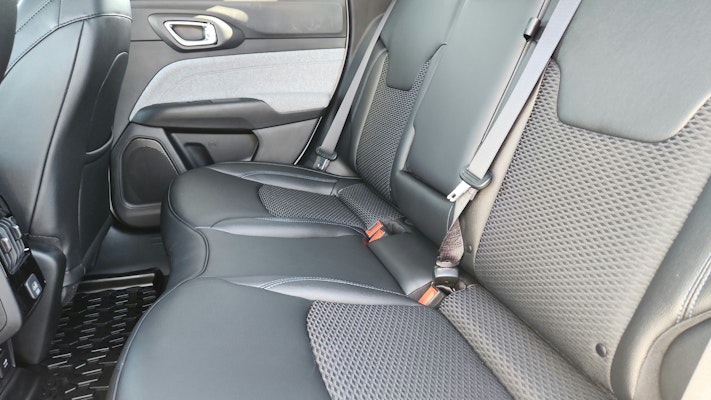 2026 Jeep Compass Latitude photo 4